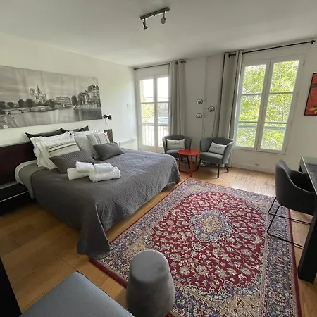 Le Notre Dame Apartment *