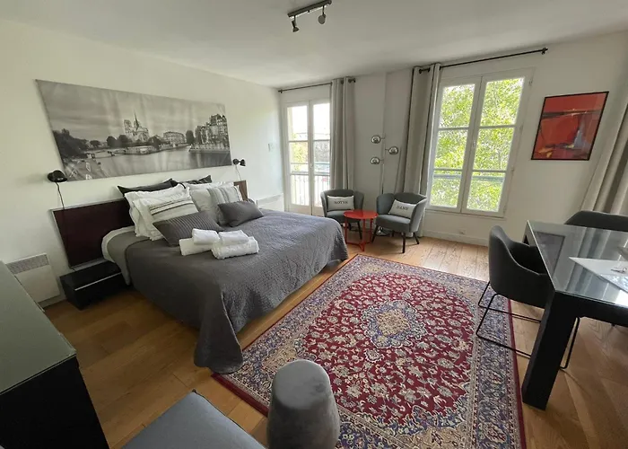 Le Notre Dame Apartment *